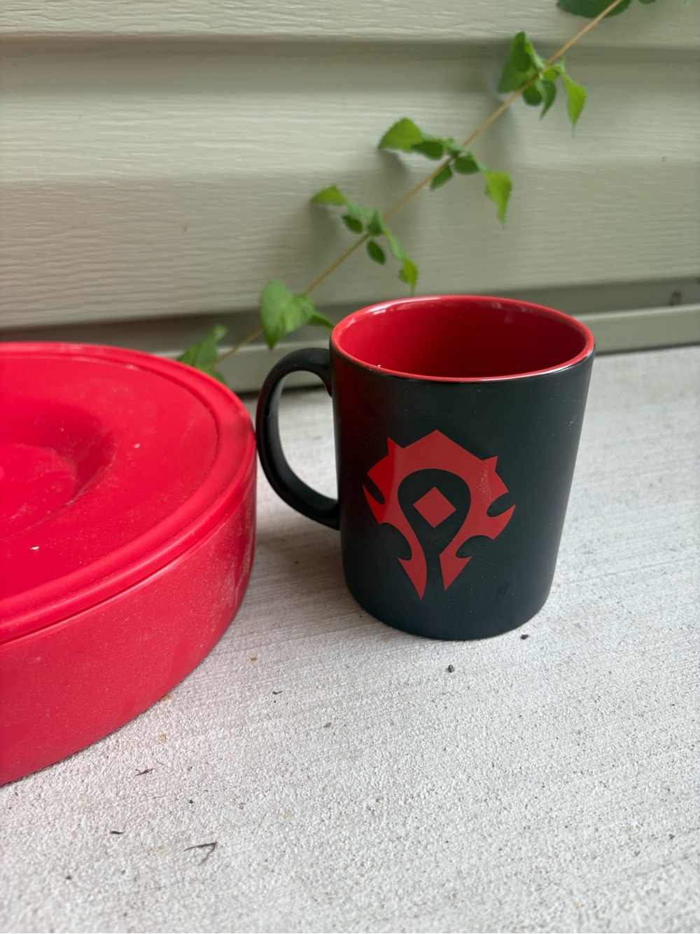 World of Warcraft Horde Logo Black and Red Ceramic Coffee Mug - NEW